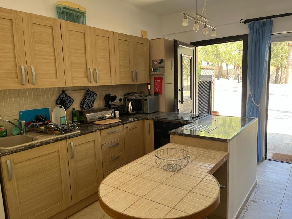 Апартаменты 2 Palaepaphos Gardens Куклия Экстерьер фото