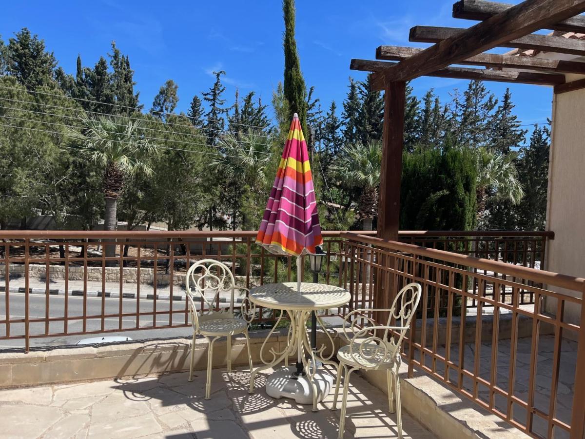 Апартаменты 2 Palaepaphos Gardens Куклия Экстерьер фото